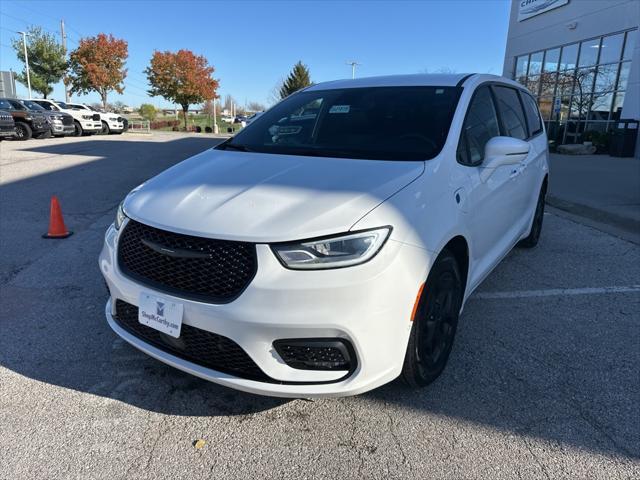 used 2022 Chrysler Pacifica Hybrid car, priced at $21,000