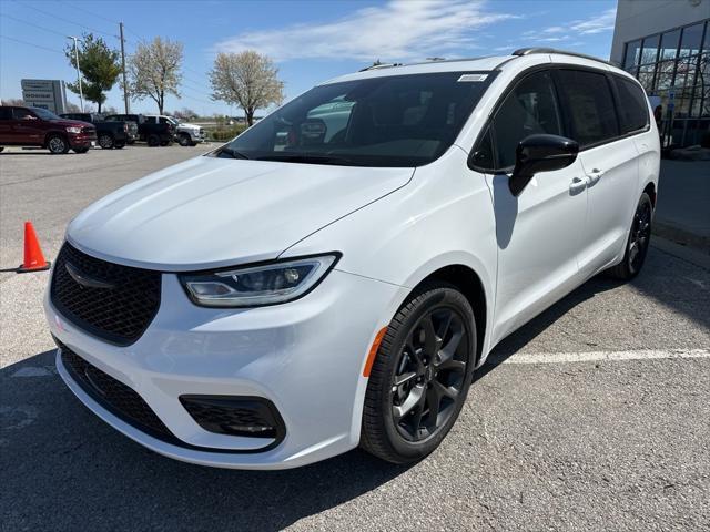 new 2024 Chrysler Pacifica car, priced at $42,795