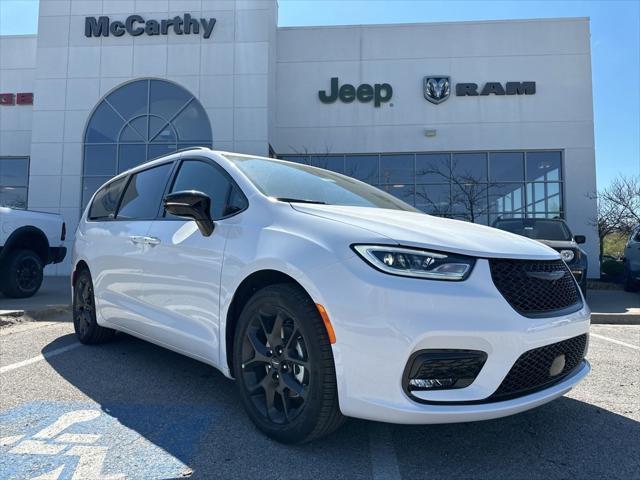 new 2024 Chrysler Pacifica car, priced at $42,795