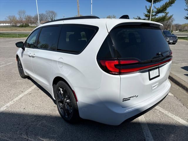 new 2024 Chrysler Pacifica car, priced at $42,795