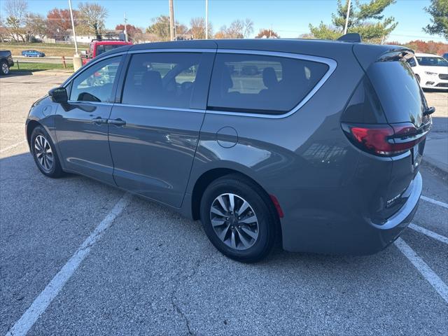 used 2022 Chrysler Pacifica Hybrid car, priced at $21,000