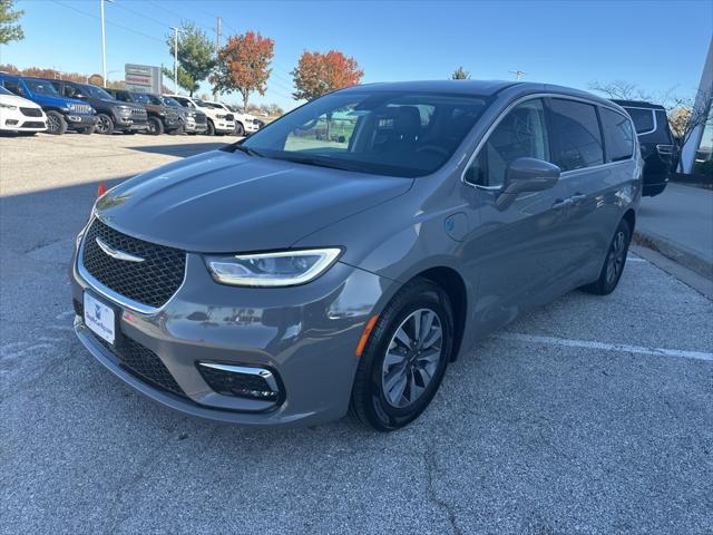 used 2022 Chrysler Pacifica Hybrid car, priced at $21,000