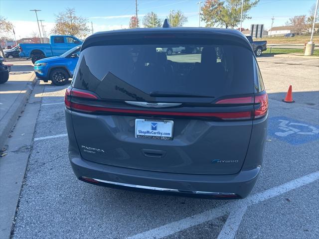 used 2022 Chrysler Pacifica Hybrid car, priced at $21,000