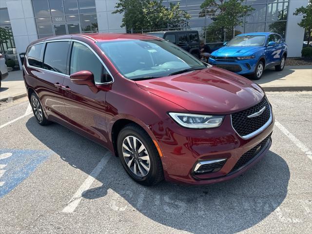 used 2022 Chrysler Pacifica Hybrid car, priced at $20,500