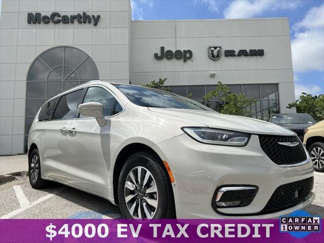 used 2021 Chrysler Pacifica Hybrid car, priced at $19,499