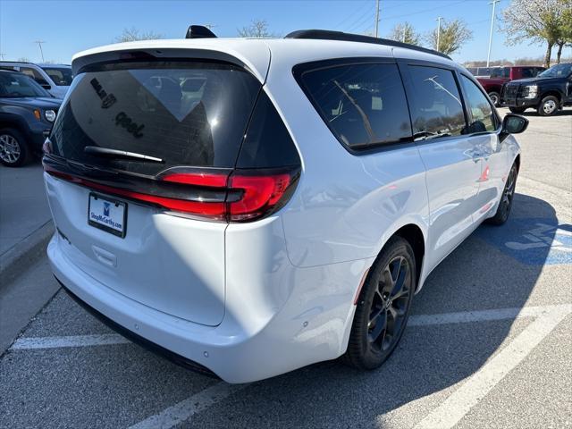 new 2024 Chrysler Pacifica car, priced at $46,561
