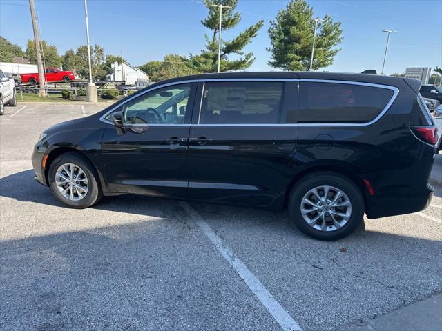 new 2024 Chrysler Pacifica car, priced at $41,690