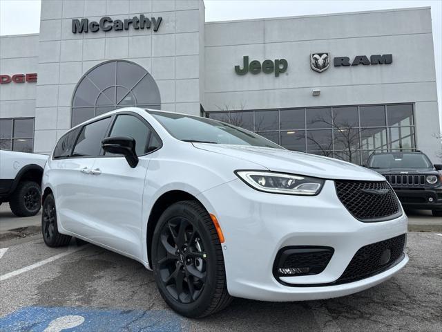 new 2024 Chrysler Pacifica car, priced at $39,785