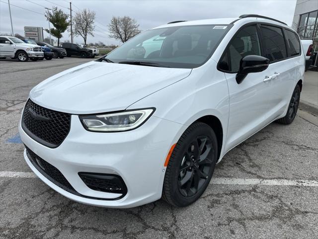 new 2024 Chrysler Pacifica car, priced at $37,785