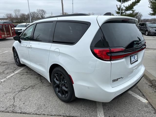 new 2024 Chrysler Pacifica car, priced at $37,785