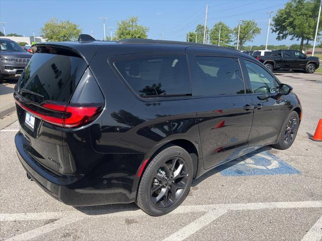 new 2024 Chrysler Pacifica car, priced at $51,705