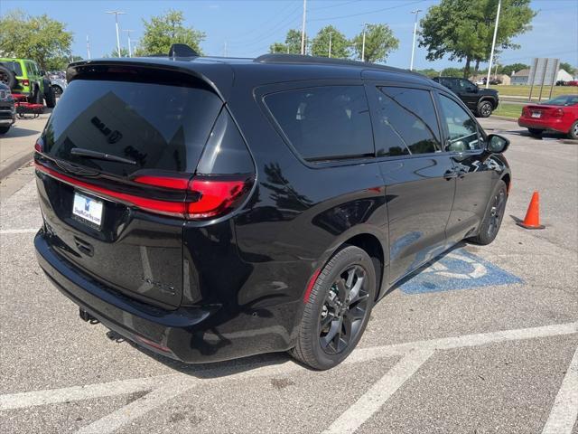 new 2024 Chrysler Pacifica car, priced at $51,705