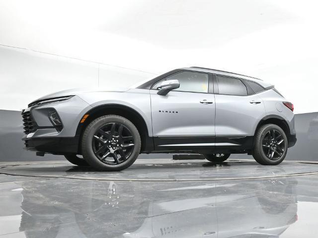 new 2025 Chevrolet Blazer car, priced at $45,415