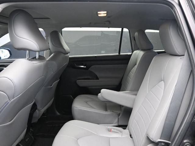 used 2022 Toyota Highlander car, priced at $34,991