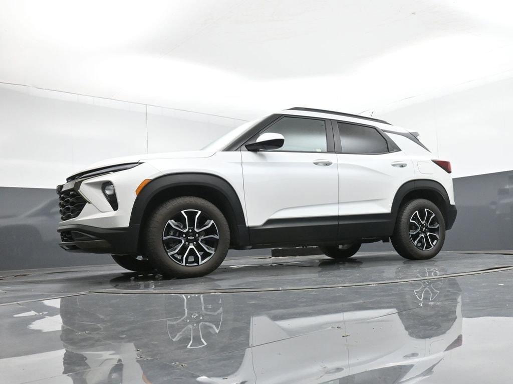 new 2025 Chevrolet TrailBlazer car, priced at $29,255