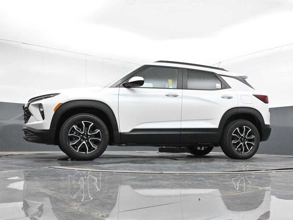 used 2024 Chevrolet TrailBlazer car, priced at $27,981