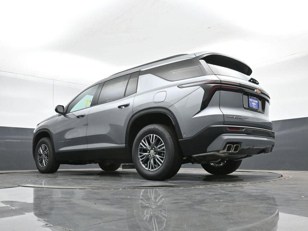 new 2025 Chevrolet Traverse car