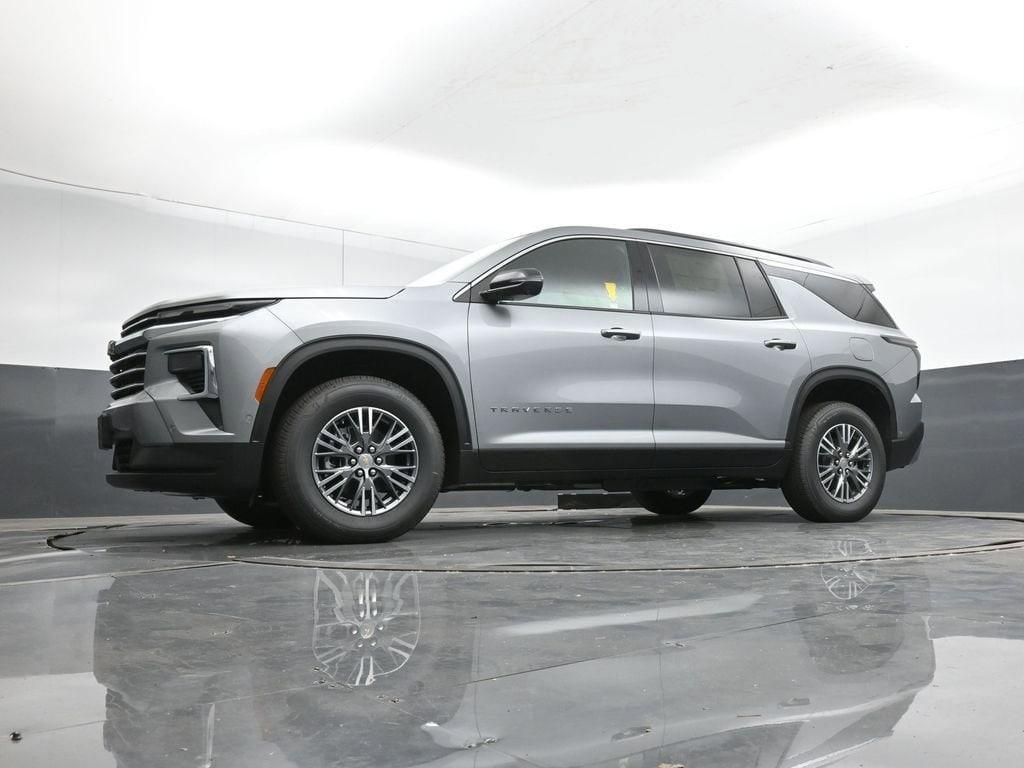 new 2025 Chevrolet Traverse car
