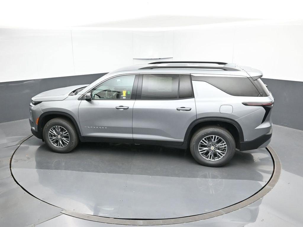 new 2025 Chevrolet Traverse car