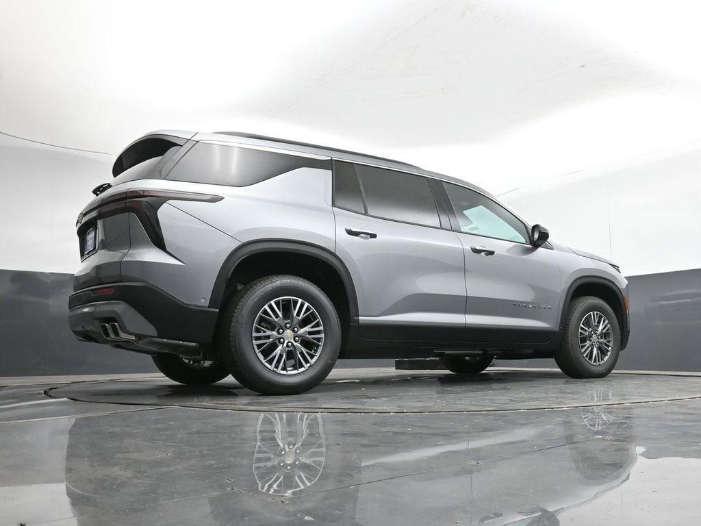 new 2025 Chevrolet Traverse car