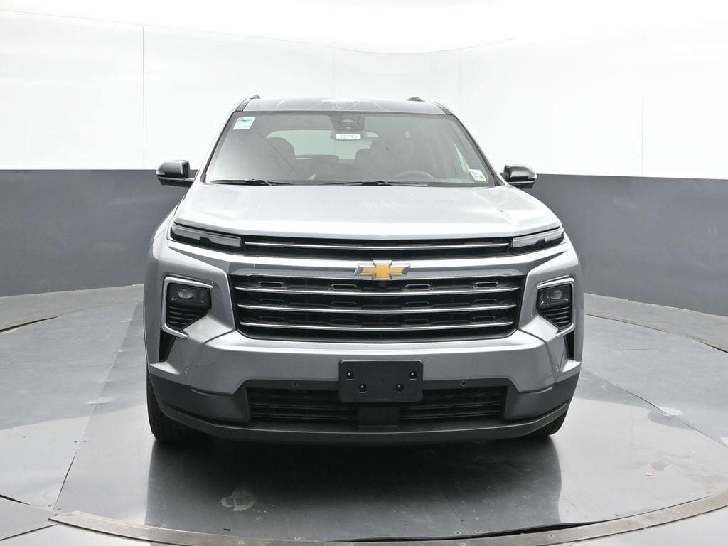 new 2025 Chevrolet Traverse car
