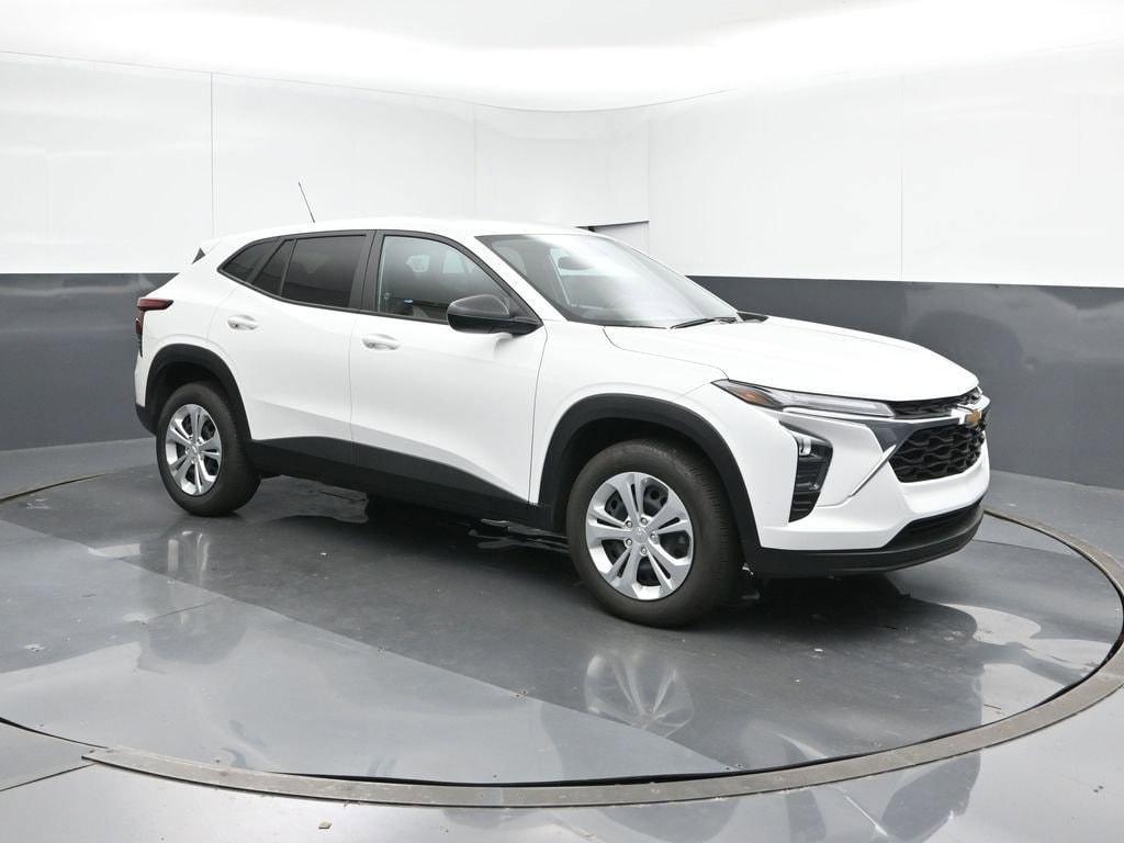 used 2025 Chevrolet Trax car, priced at $19,990