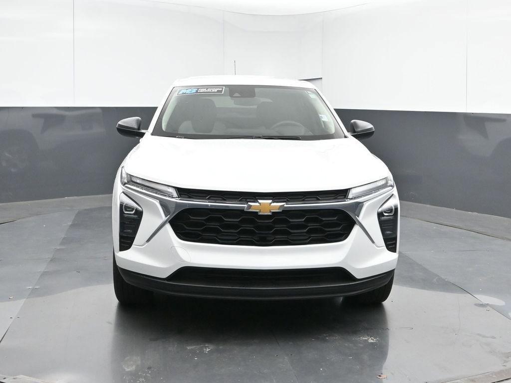 used 2025 Chevrolet Trax car, priced at $19,990