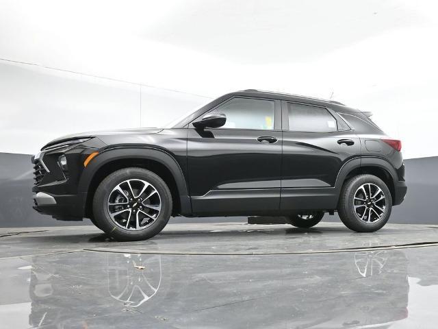 new 2025 Chevrolet TrailBlazer car, priced at $26,340