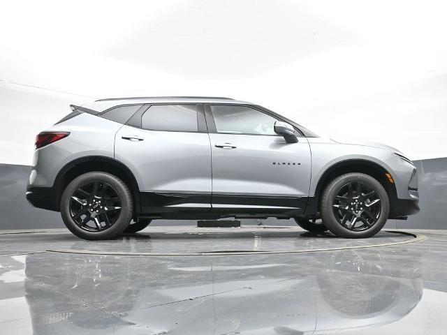 new 2025 Chevrolet Blazer car