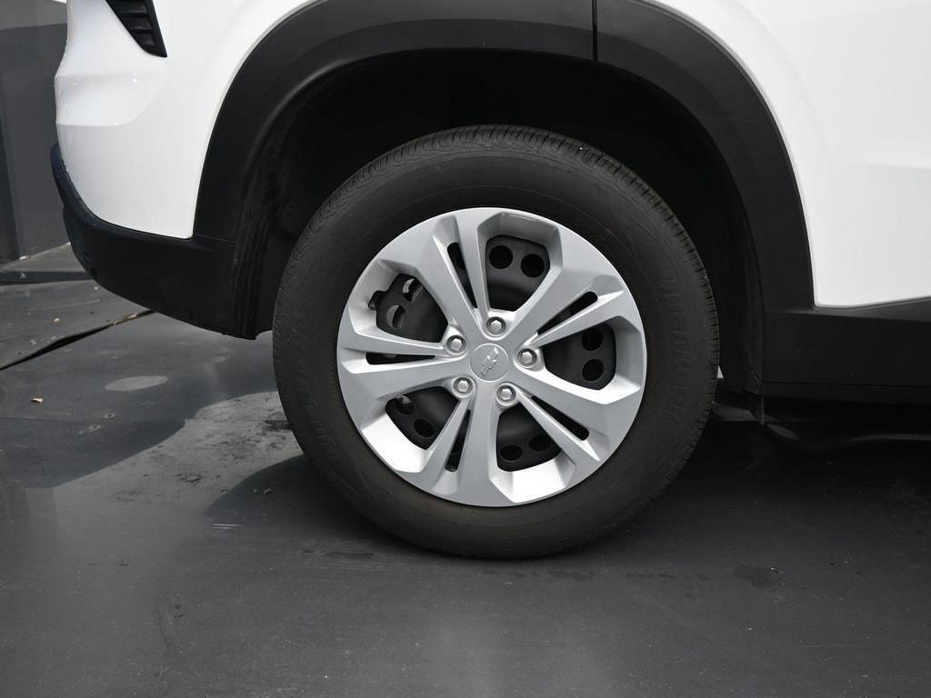 used 2025 Chevrolet Trax car, priced at $19,990