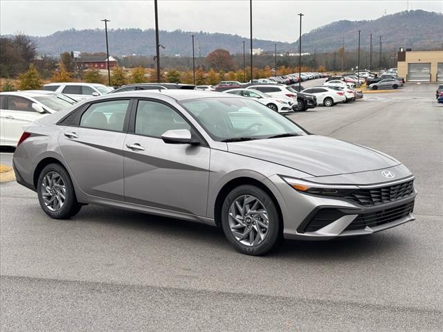 new 2025 Hyundai Elantra HEV car, priced at $26,266