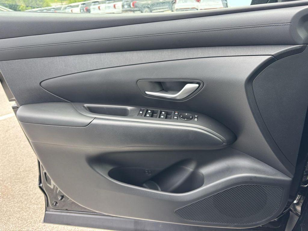 new 2025 Hyundai TUCSON Hybrid car, priced at $35,527