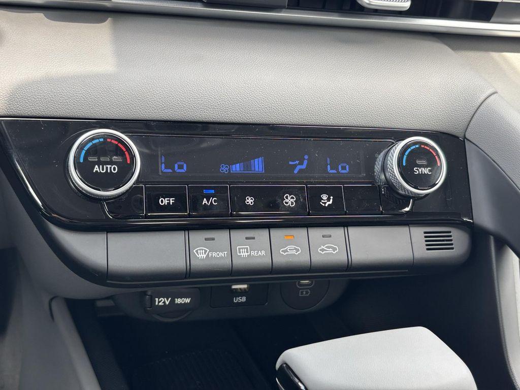 new 2025 Hyundai Elantra car, priced at $22,478