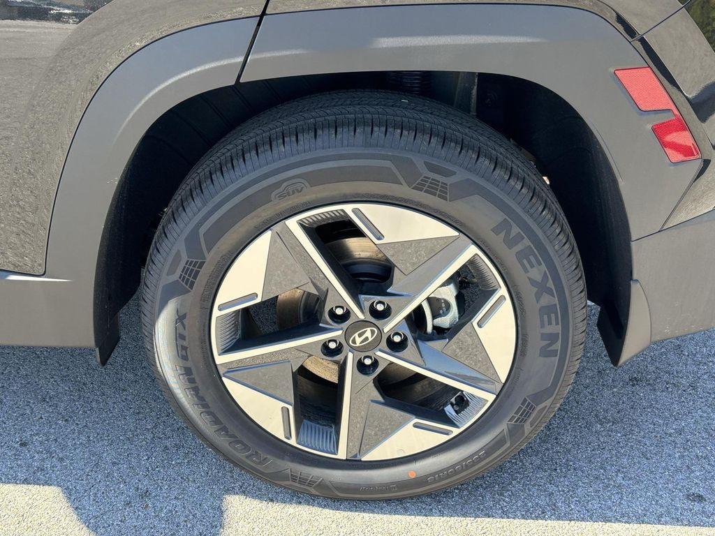 new 2025 Hyundai TUCSON Hybrid car, priced at $35,895