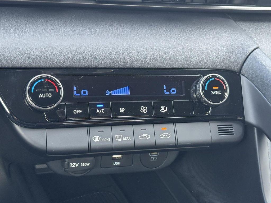 new 2025 Hyundai Elantra car, priced at $22,606