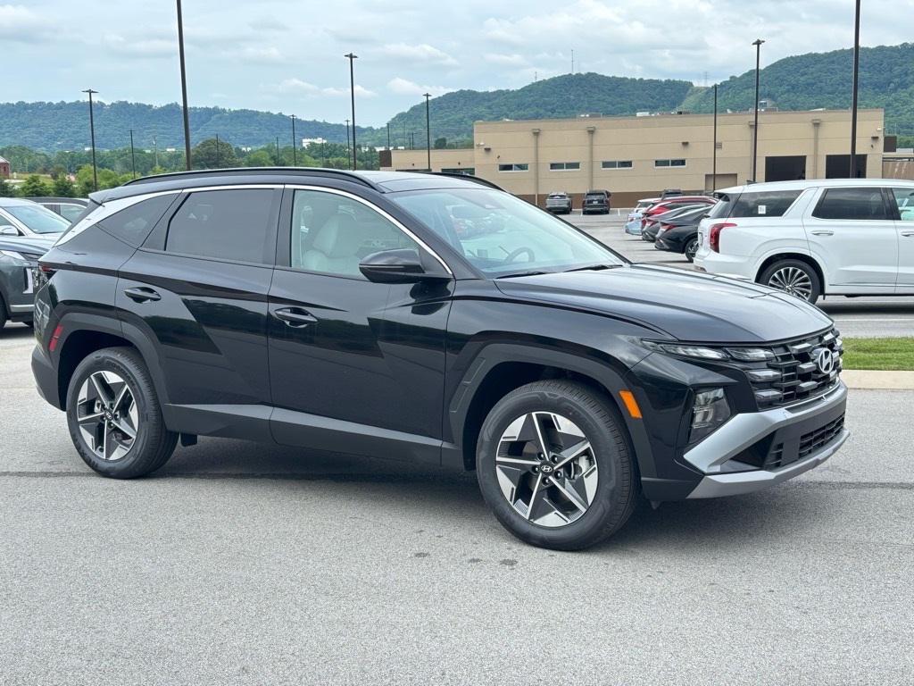 new 2025 Hyundai TUCSON Hybrid car, priced at $35,148