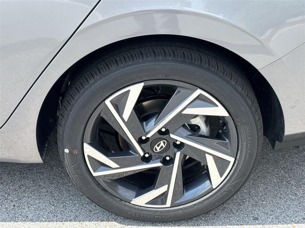 new 2025 Hyundai Elantra car, priced at $22,628