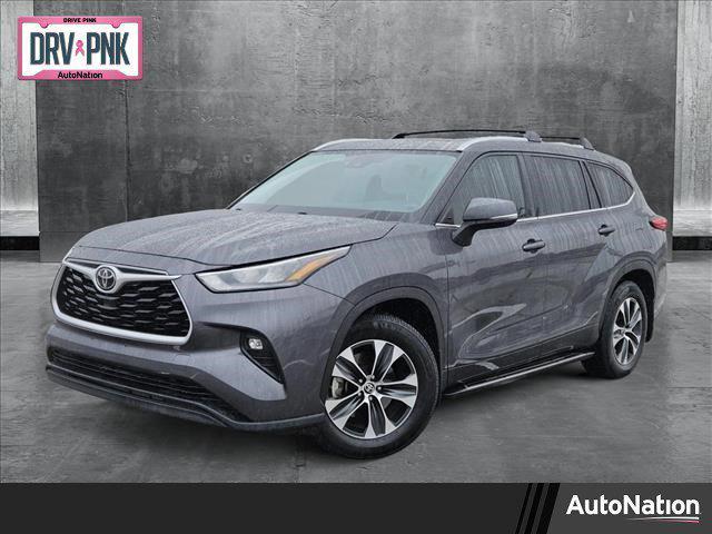 used 2020 Toyota Highlander car, priced at $31,409