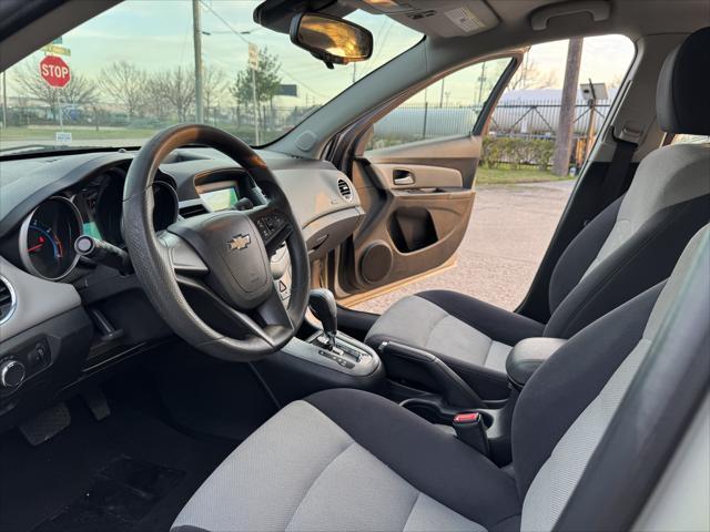 used 2014 Chevrolet Cruze car, priced at $5,495