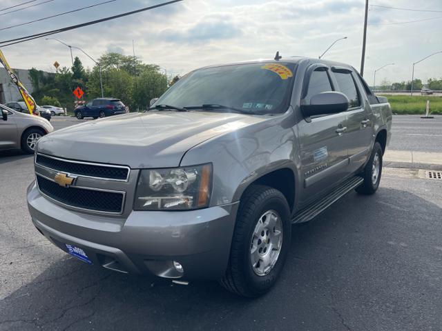 used 2008 Chevrolet Avalanche car, priced at $12,900