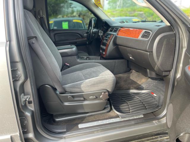 used 2008 Chevrolet Avalanche car, priced at $12,900