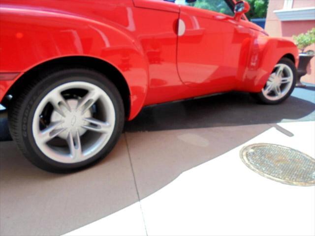 used 2005 Chevrolet SSR car, priced at $26,988
