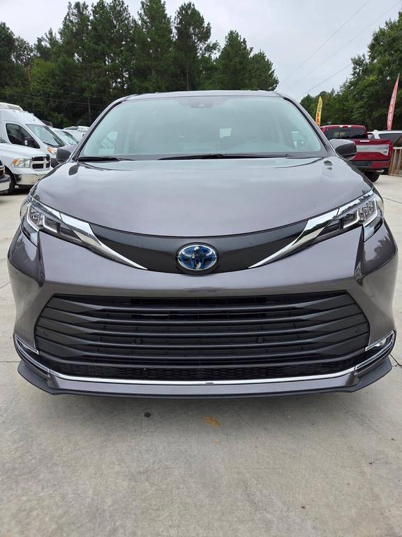 used 2022 Toyota Sienna car, priced at $28,900
