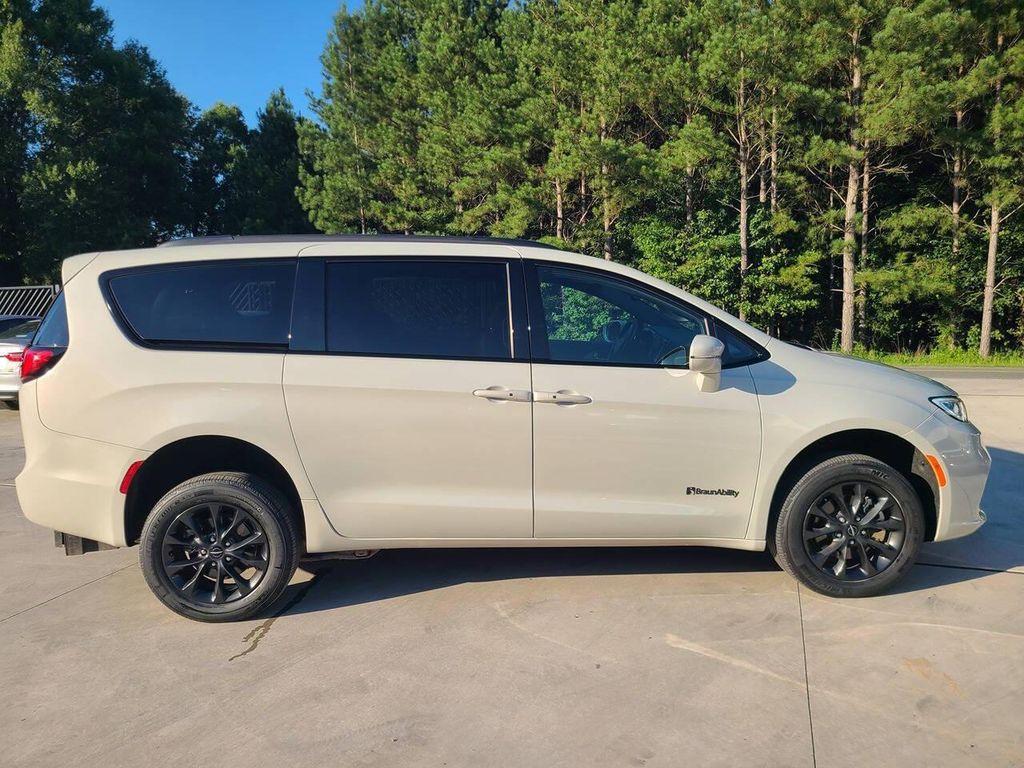 used 2021 Chrysler Pacifica car, priced at $47,700