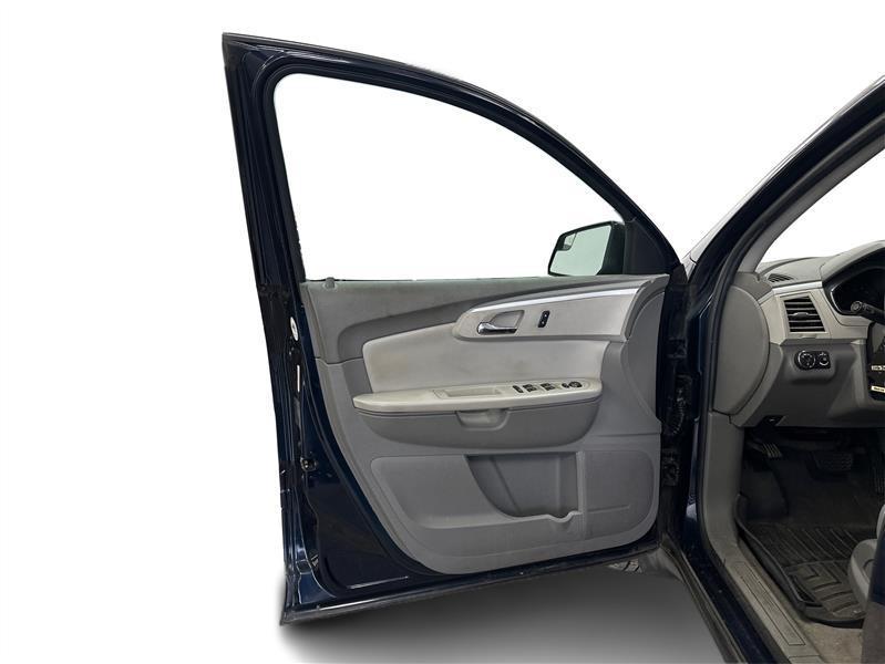used 2011 Chevrolet Traverse car, priced at $4,500