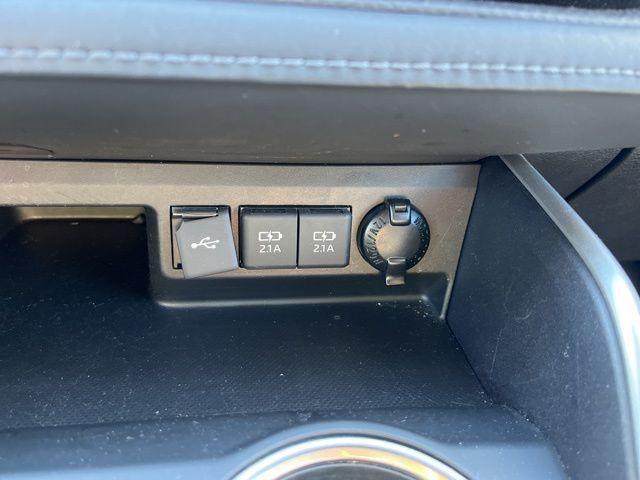 used 2021 Toyota Highlander Hybrid car, priced at $29,689