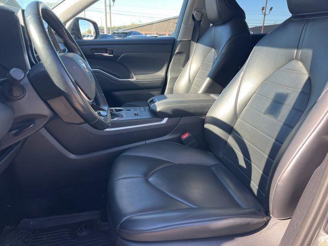 used 2021 Toyota Highlander Hybrid car, priced at $29,689