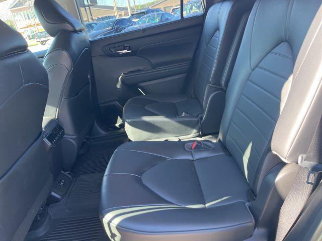 used 2021 Toyota Highlander Hybrid car, priced at $29,689