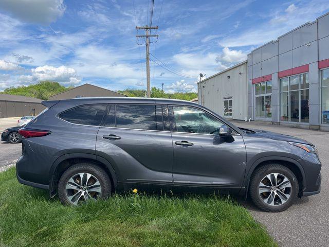 used 2021 Toyota Highlander car, priced at $31,599