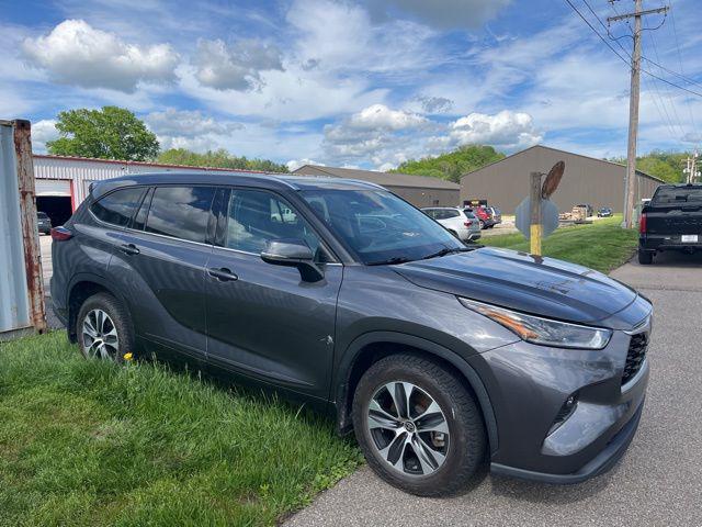 used 2021 Toyota Highlander car, priced at $31,599